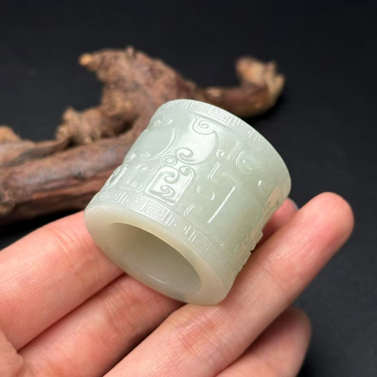 Imperial Hetian Jade Thumb Ring – 'Fortune & Longevity' Carved Relic - 图片 6