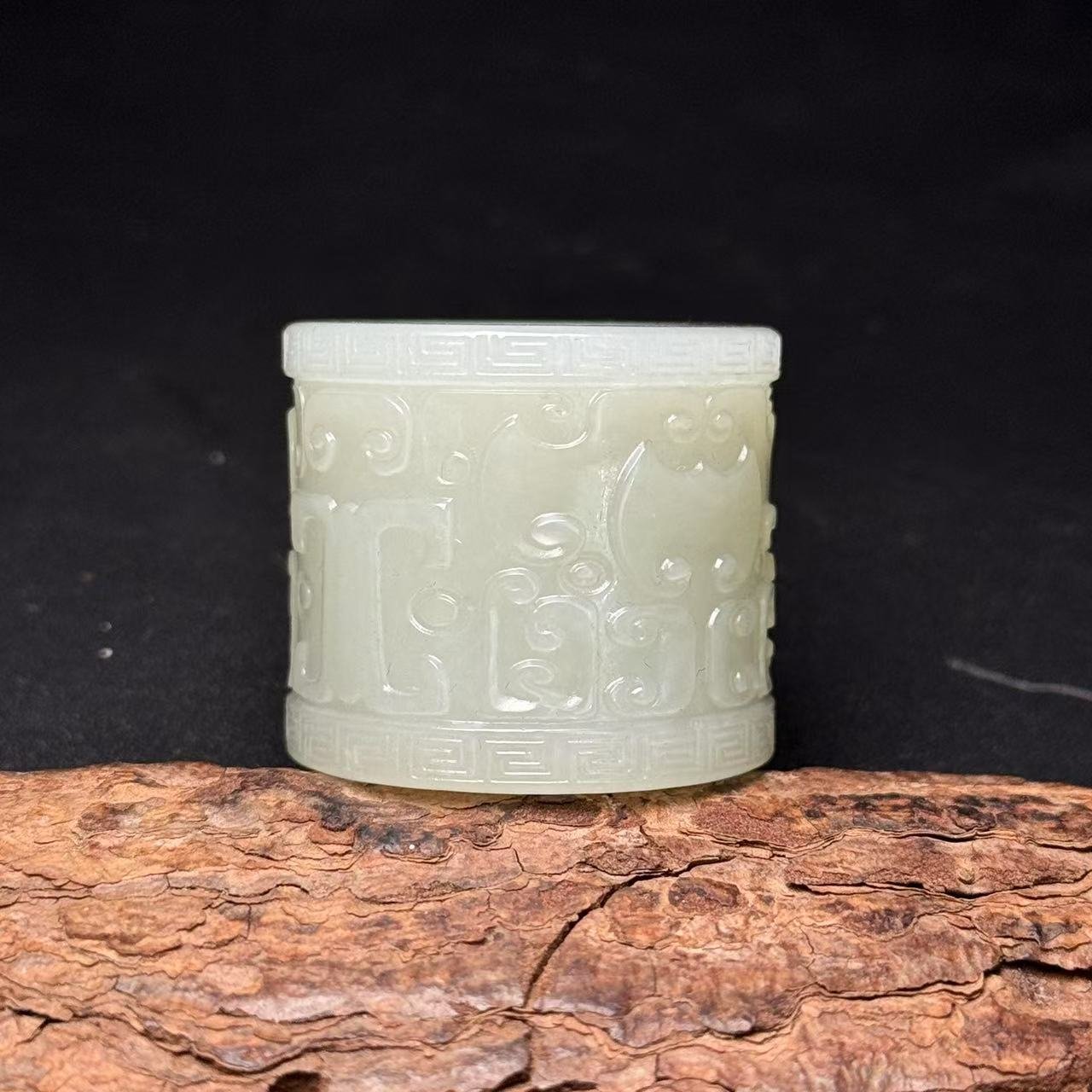 Imperial Hetian Jade Thumb Ring – 'Fortune & Longevity' Carved Relic - 图片 5